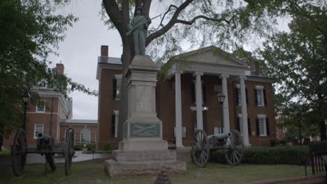 Charlottesville,-VA:-Denkmal-Der-Konföderierten-Vor-Dem-Albemarle-County-Circuit-Court