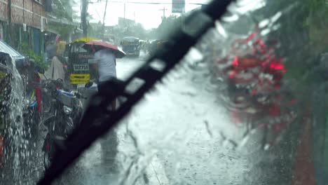 Escena-Callejera-Del-Centro-De-La-Ciudad-De-Surigao-Cuando-La-Temporada-De-Lluvias-Comienza-A-Causar-Inundaciones-En-Filipinas