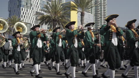 Banda-De-Música-Interpreta-Una-Canción-Durante-El-Desfile-Del-Día-De-Los-Veteranos-2019-En-El-Centro-De-San-Diego