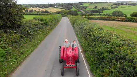 David-Brown-Cropmaster-Schmal-In-Der-Landschaft-Von-Devon