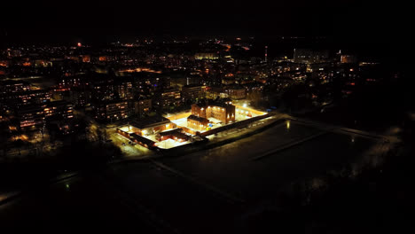 Vista-Aérea-Alrededor-De-La-Prisión-De-Vaasa,-Noche-De-Invierno-En-Ostrobotnia,-Finlandia