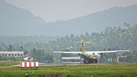 El-Vuelo-De-Cebu-Pacific-Desde-La-Ciudad-De-Surigao-A-Cebú-Se-Prepara-Para-El-Despegue.