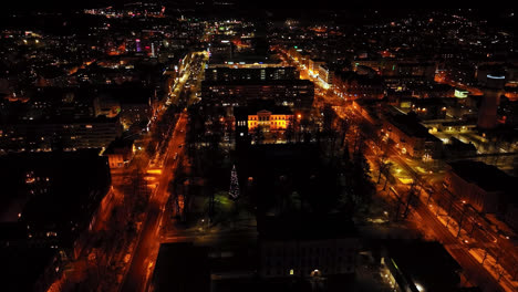 Disparo-De-Un-Dron-Orbitando-La-Iglesia-De-Vaasa,-Noche-De-Invierno-En-Ostrobotnia,-Finlandia