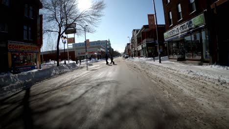 Hiperlapso-Pov-A-Través-De-Caminos-Helados-De-La-Isla-De-Montreal-Durante-El-Invierno-En-Un-Día-Soleado