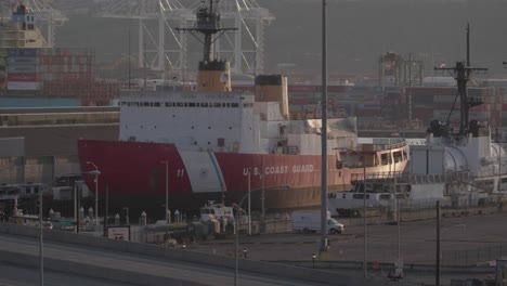 Seattle,-Washington,-Schiff-Der-US-Küstenwache-Legte-Bei-Sonnenuntergang-Im-Hafen-An