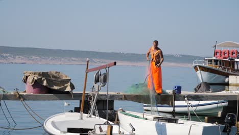 Fisherman-take-out-net,-slow-motion