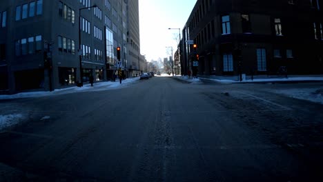 Lapso-De-Tiempo-Pov-A-Través-De-Caminos-Mojados-De-Ile-De-Montreal-Durante-El-Invierno-En-Un-Día-Soleado-Finalmente-Llegando-A-Destino