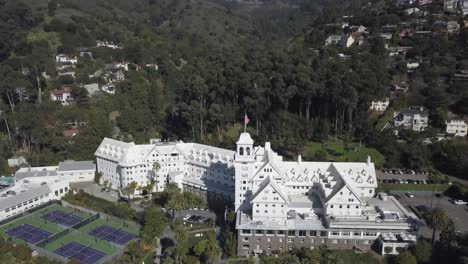 Vista-Aérea-Del-Hotel-Y-Resort-Claremont,-Hito-Histórico-En-Oakland,-California,-Estados-Unidos,-Disparo-De-Drone