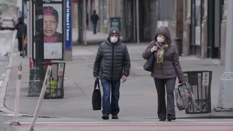 Elderly-couple-wearing-face-mask-crossing-the-street