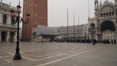 Am-Letzten-Tag-Des-Karnevals-In-Venedig-Sperrten-Sicherheitskräfte-Einen-Großen-Teil-Des-Markusplatzes