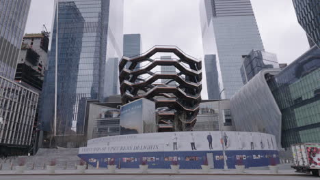 Schiff-In-Hudson-Yards-Während-Des-Coronavirus