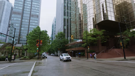 Día-Lluvioso-Sobre-El-Centro-De-Vancouver-Con-Edificios-De-Gran-Altura-En-Columbia-Británica,-Canadá