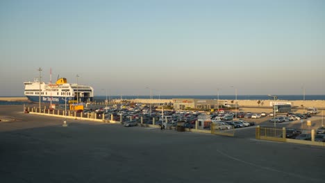 Vista-Sobre-El-Aparcamiento-En-El-Puerto-De-La-Ciudad-De-Rodos.