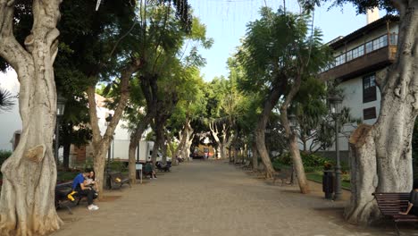 People-sitting-on-benches-in-walking-street,-Icod-de-los-Vinos