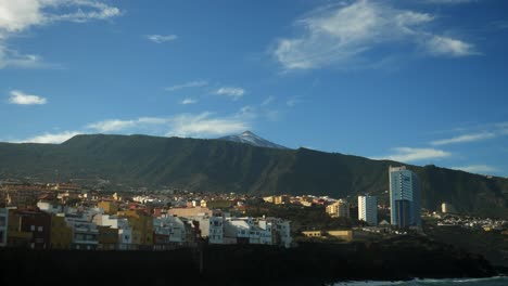 Coast-of-Puerto-de-la-Cruz-with-Mount-Teide-in-background