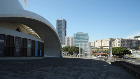 Parte-Trasera-Del-Auditorio-Y-Vista-De-La-Calle-En-Santa-Cruz-De-Tenerife