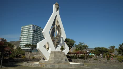 Skulptur-Von-César-Manrique-In-Der-Nähe-Des-Auditoriums-In-Santa-Cruz-De-Teneriffa