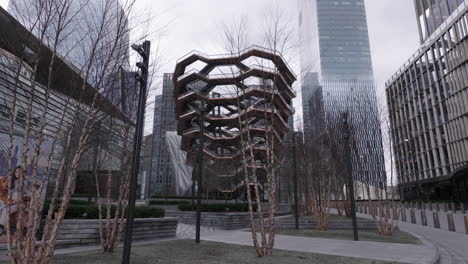 Leerer-Park-In-Hudson-Yards-Neben-Dem-Schiff