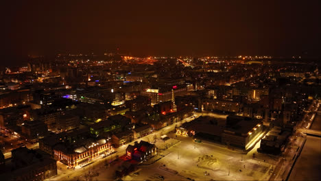 Vista-Aérea-Del-Mercado-Y-Del-Centro-De-La-Ciudad,-Noche-De-Invierno-En-Oulu,-Finlandia