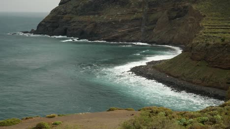 Olas-En-La-Costa-De-Punta-Del-Hidalgo