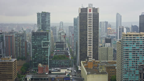 Lloviendo-Sobre-La-Ciudad-De-Vancouver-En-Canadá-Vista-Aérea-De-Los-Edificios-De-Gran-Altura-Del-Centro-De-La-Ciudad