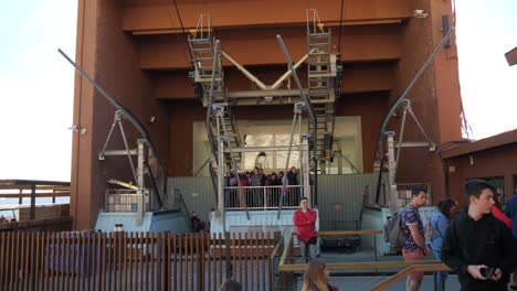 La-Concurrida-Estación-Inferior-Del-Teleférico-Para-Montar-El-Teide.