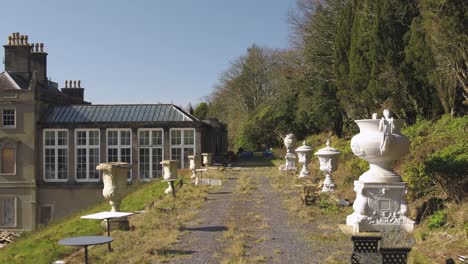 Luftaufnahme-Der-Anliegerstraße-Auf-Der-Rückseite-Des-Glynllifon-Anwesens-In-Wales,-Großbritannien