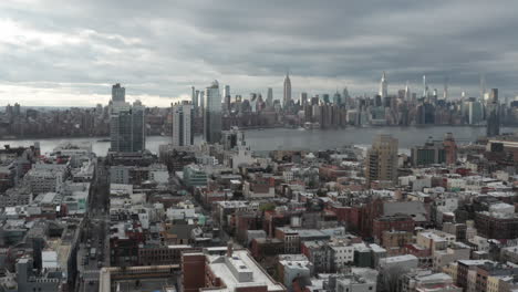 Wunderschönes-Reisen-Direkt-An-Der-Skyline-Von-Midtown-Manhattan,-Flache-Farbkorrektur