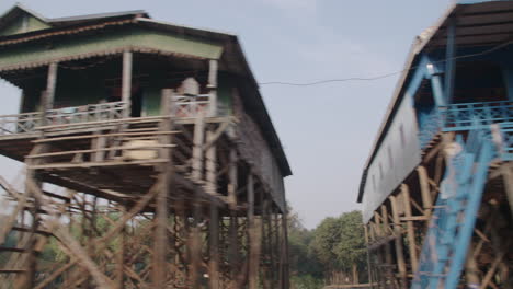 Casas-Sobre-Pilotes-Kampong-Phluk-Camboya-Viajando-Desde-El-Coche