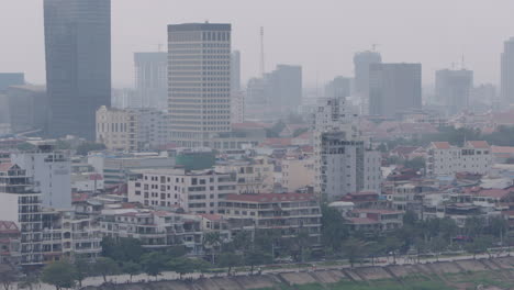 Panorámica-Lenta-Sobre-Las-Casas-Y-Proyectos-De-Desarrollo-De-Phnom-Penh.