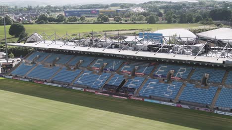 Antena-Panorámica-Del-Estadio-Sandy-Park,-Hogar-De-Los-Jefes-De-Exeter,-Equipo-De-Rugby.