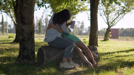 Mom-and-child-at-the-park