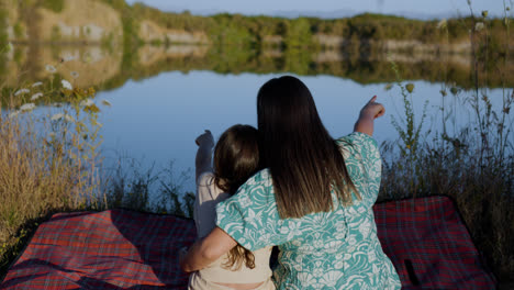 Woman-and-kid-doing-picnic-by-the-lake