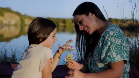 Mother-and-daughter-doing-a-picnic