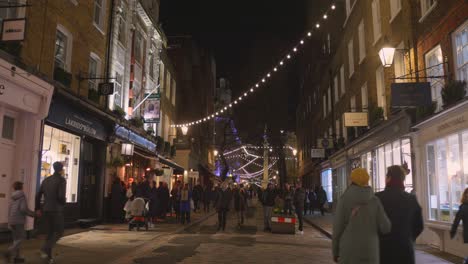 Concurrida-Calle-Comercial-En-Londres-Por-La-Noche.