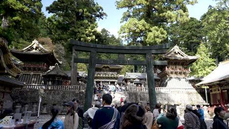 Torii-Tor,-Das-Zum-Taiyū-in-Reibyō-Nitemmon-Führt,-Zweites-Tor-Bei-Nikko-Tosho-Gu