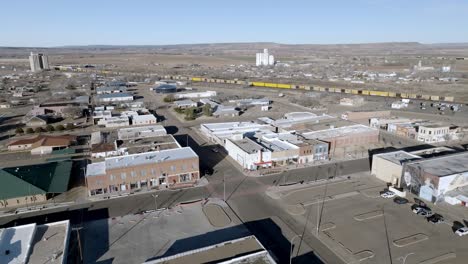 Downtown-Tucumcari,-New-Mexico-with-drone-video-moving-in-a-circle