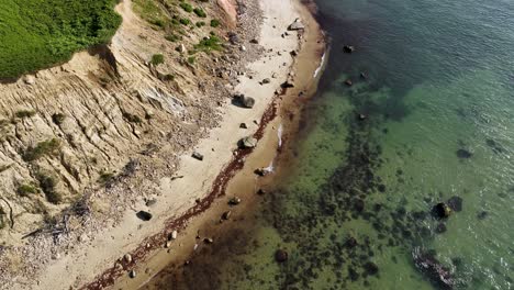 Toma-De-Drones-De-La-Costa-Rocosa-En-Martha&#39;s-Vineyard,-Massachusetts