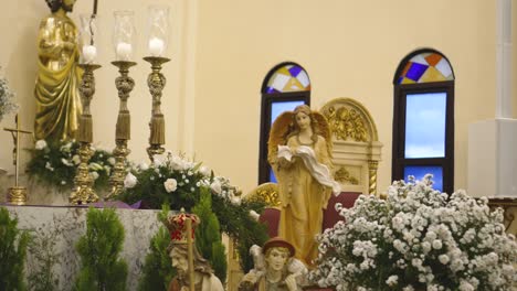 Religious-sculptures-inside-the-San-Judas-Tadeo-Catholic-Church-in-Tegucigalpa,-Honduras