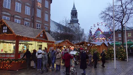 Escena-Del-Mercado-Navideño-En-Un-Día-Frío