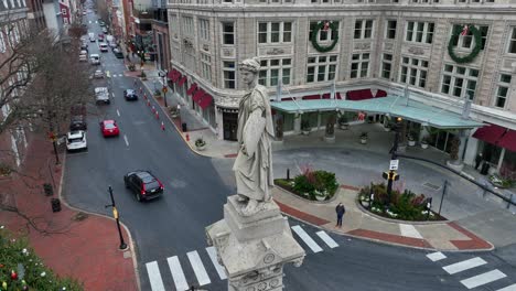 Aerial-360-of-a-city-square-monument