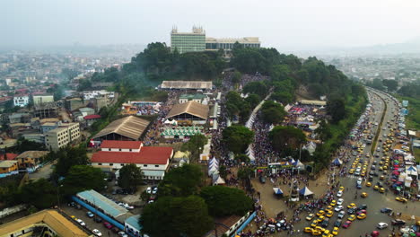 Luftaufnahme-Des-Yafe-Yaounde-Festivals-Im-Konferenzzentrum-In-Kamerun