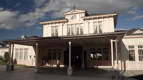 Entrada-Al-Edificio-De-La-Estación-Jr-Nikko