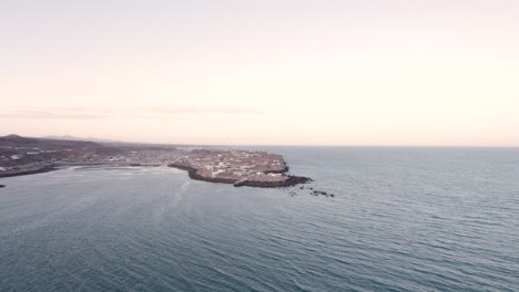 Disparo-Aéreo-De-Drones-Volando-Hacia-Puertecitos,-Baja-México