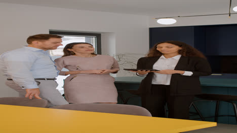 Female-agent-talking-with-clients-in-the-kitchen