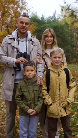 Glückliche-Familie-Auf-Dem-Land