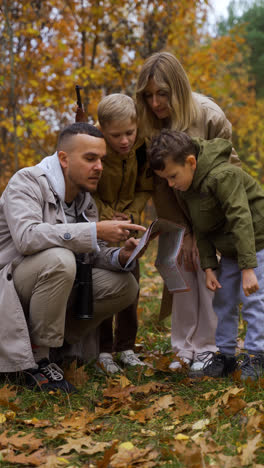 Familia-Junta-Al-Aire-Libre