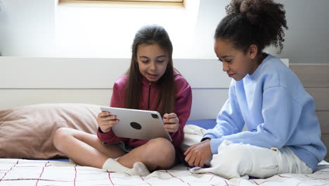 Girls-using-tablet-in-the-bedroom