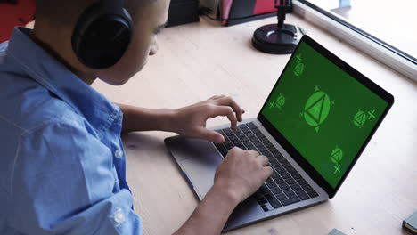 Boy-using-laptop-on-her-desk