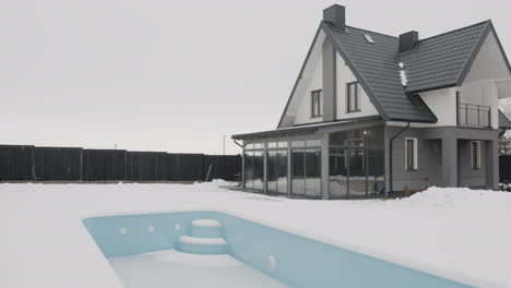 Haus-Im-Weißen-Winter